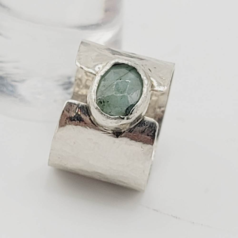 EMERALD GEMSTONE IN STERLING SILVER METAL SIZE 6 - Picture 2 of 7